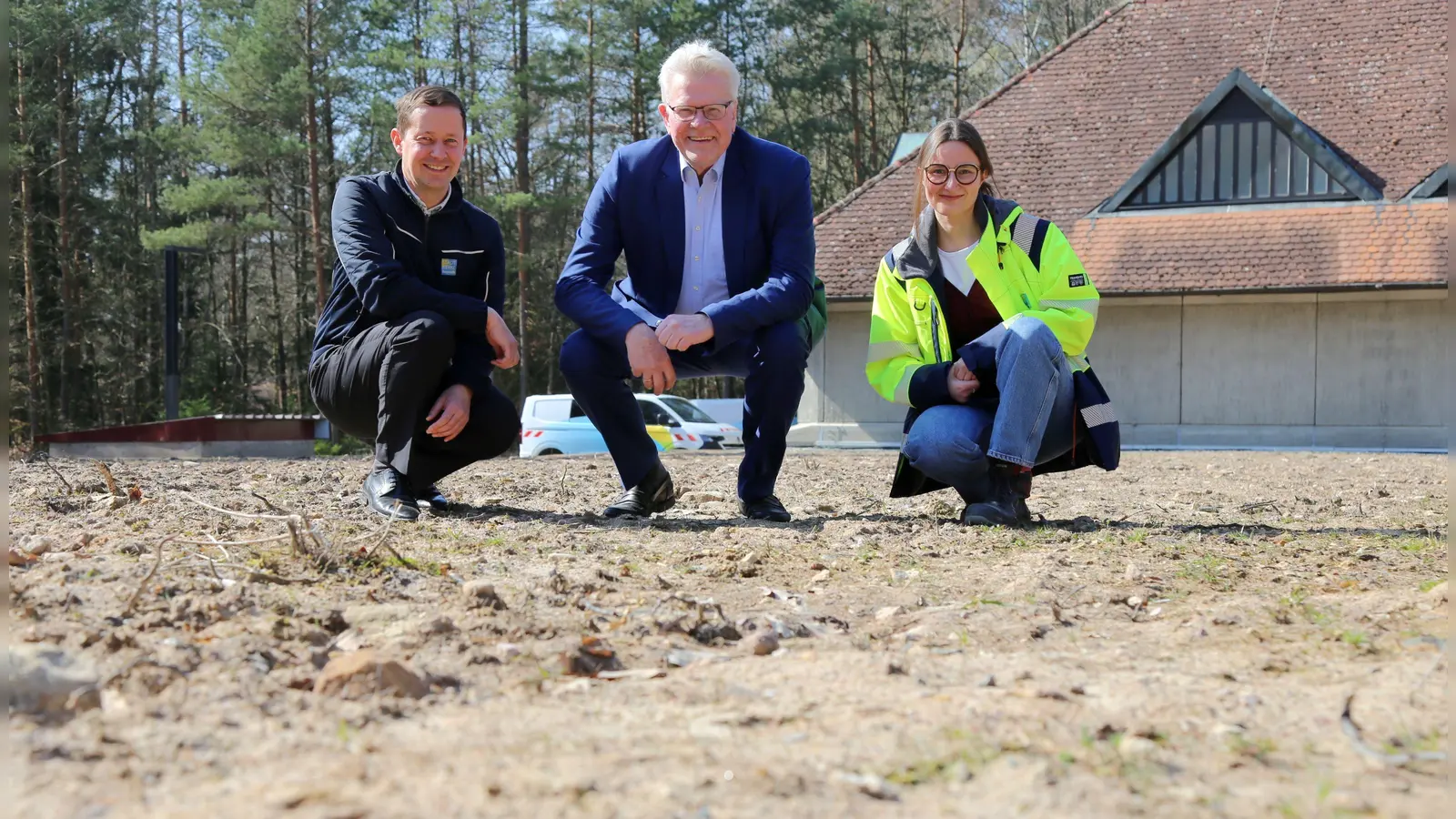 Markus Rützel (Geschäftsführer Stadtwerke Bayreuth), Oberbürgermeister Thomas Ebersberger, Helena Skrobranek (Abteilungsleiterin Gas und Wasser bei den Stadtwerken Bayreuth) (Foto: Stadtwerke Bayreuth)