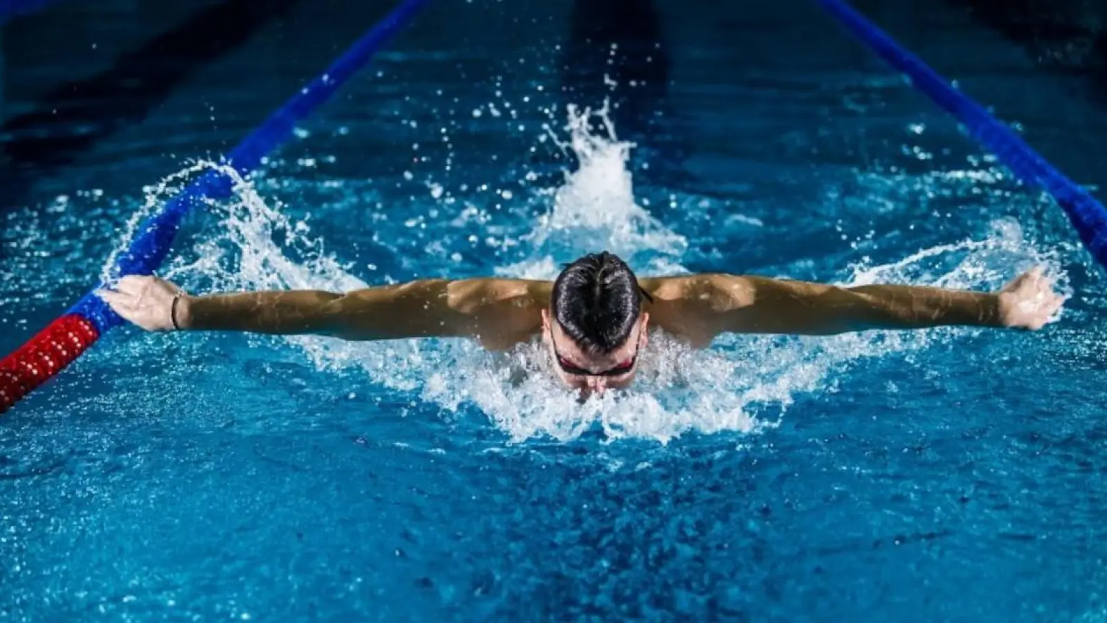 Ende Oktober soll das Hallenbad spätestens wieder öffnen (Foto: Schwimmverein Bayreuth)