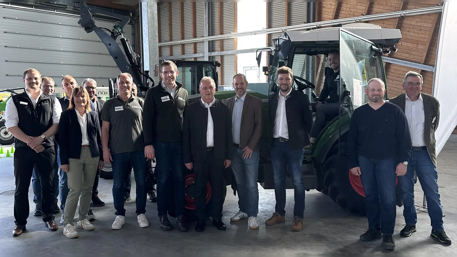 Zahlreiche hochrangige Referenten konnten Bezirkstagspräsident Henry Schramm (m.) und Sachgebietsleiter Sebastian Thiem (l. daneben) begrüßen. (Foto: Bezirk Oberfranken)