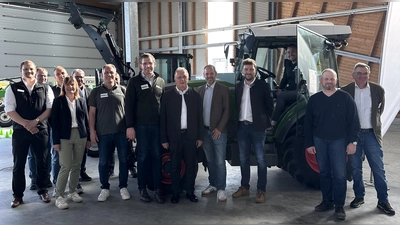 Zahlreiche hochrangige Referenten konnten Bezirkstagspräsident Henry Schramm (m.) und Sachgebietsleiter Sebastian Thiem (l. daneben) begrüßen. (Foto: Bezirk Oberfranken)