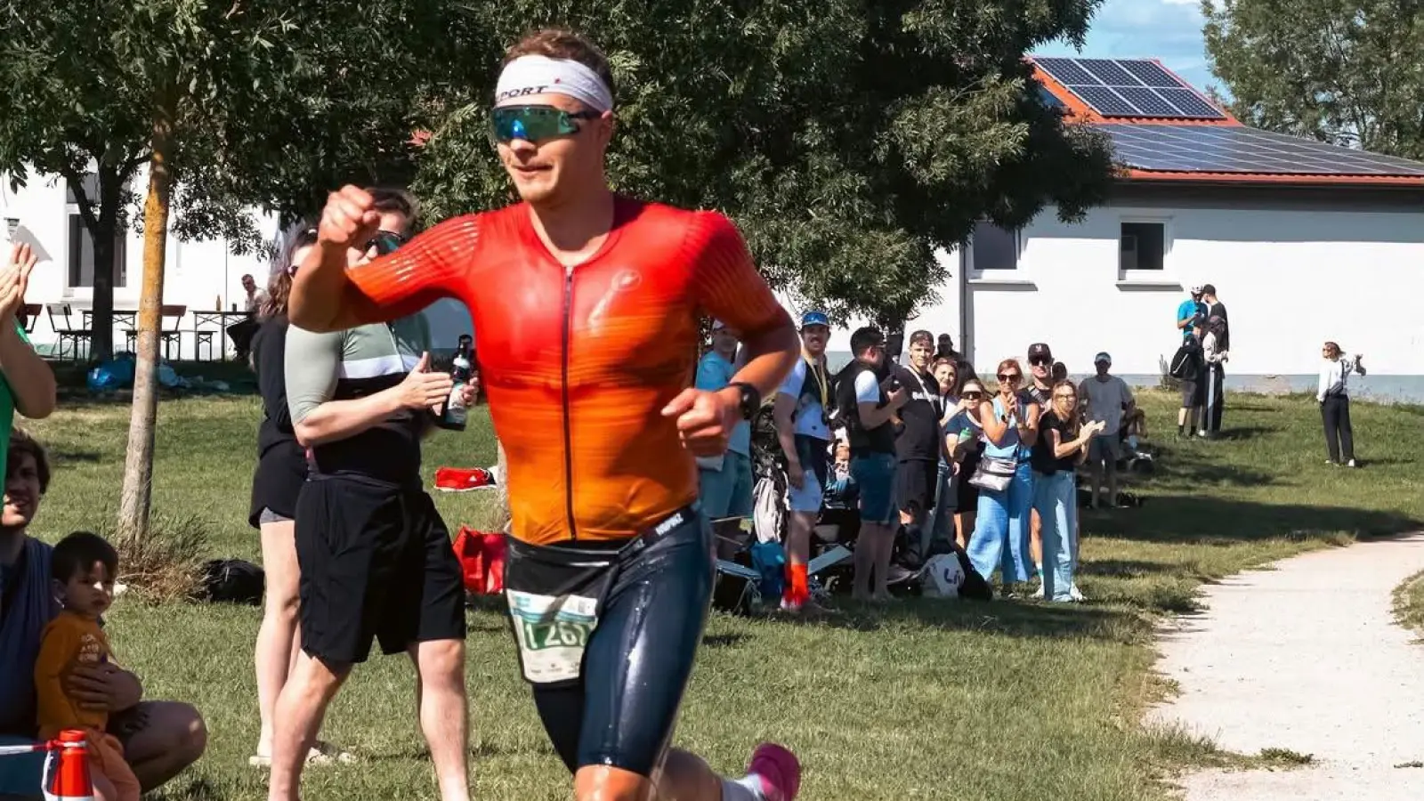 Lukas Scherl vom SV Bayreuth (Bild) siegte souverän über die olympische Distanz beim Triathlon in Bamberg. (Foto: SV Bayreuth)