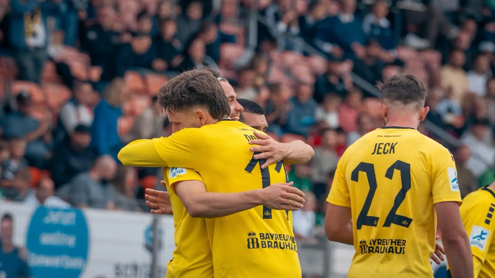 Vor großer Kulisse bejubelte die SpVgg Bayreuth einen 5:0-Kantersieg gegen Aufsteiger TSV Landsberg. (Foto: SpVgg Bayreuth/Simon Helfensdörfer)