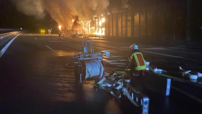 Lkw-Brand auf der A9 bei Trockau. (Foto: Kreisbrandinspektion Bayreuth)