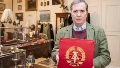 Andreas Thies in seinem Auktionshaus in Kirchheim unter Teck hat das Gasthaus „Wolffenzacher” gekauft. (Foto: red)