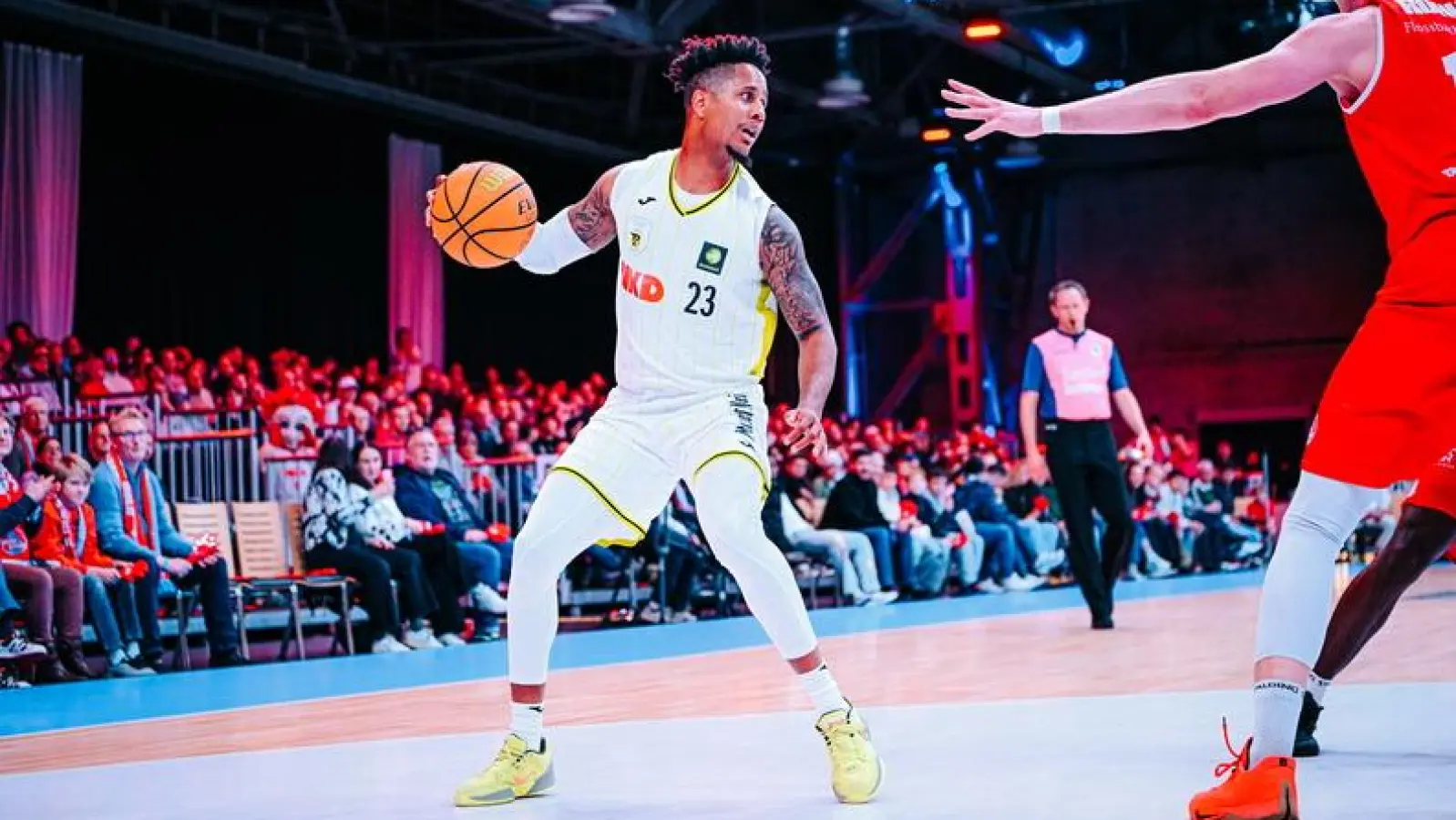 Neuzugang Darrell Davis (am Ball) war bester Bayreuther Akteur bei den RheinStars Köln. (Foto: RheinStars Köln)