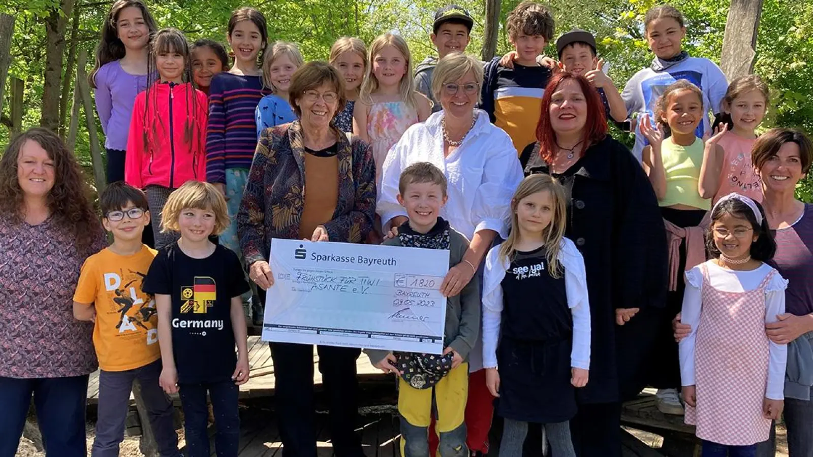 Durch Lesen Helfen: Grundschule St. Georgen hat für Partnerschule in Kenia gesammelt (Foto: red)