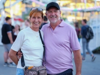 Bei strahlendem Sonnenschein und frühsommerlichen Temperaturen zog es zahlreiche Besucher am Pfingstwochenende auf den Volksfestplatz. (Foto: sd)
