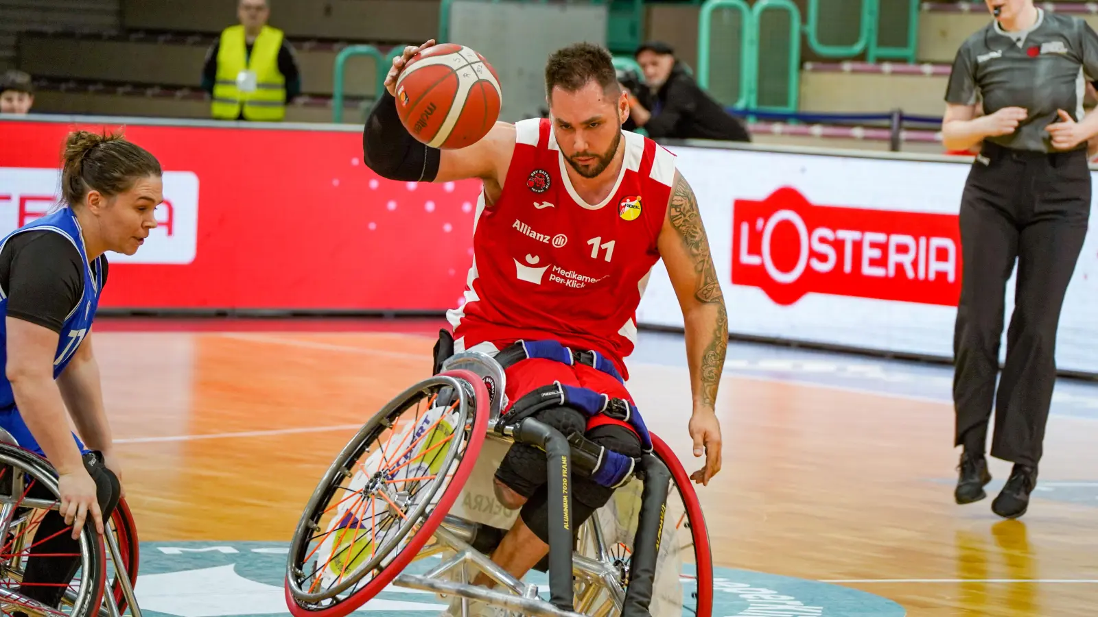 Center Dario Schulz (hier am Ball im Spiel gegen RB Zwickau) war heute beim RSV Lahn-Dill bester Werfer und Rebounder beim RSV Bayreuth. (Foto: sd)
