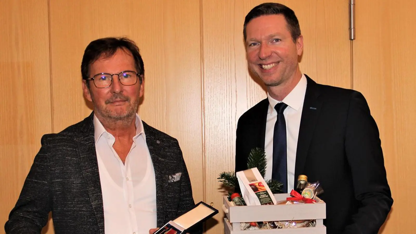 Dr. Walter Michalke (li.) und Landrat Florian Wiedemann (re.). (Foto: red)