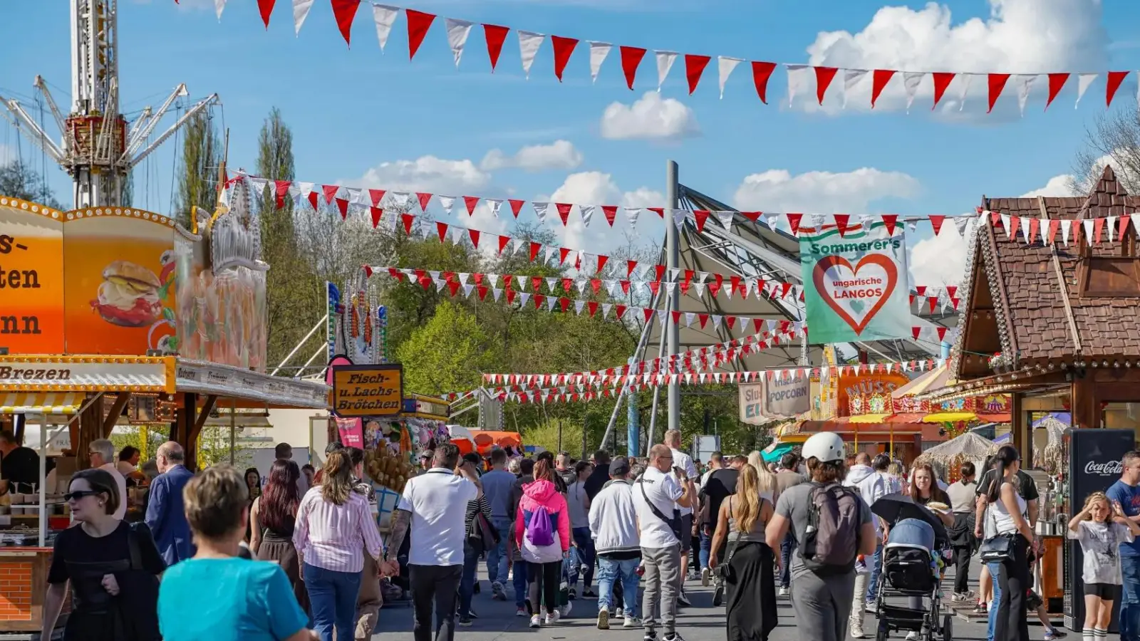 Frühlingsfest in Bayreuth: Der geschmückte Volksfestplatz zog bereits im vergangenen Jahr zahlreiche Besucher an.						 (Foto: Dörfler)