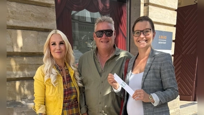 V.l.: Nicky Schmidt, Stadtrat Charly Breitzmann und Sabrina Haugg.  (Foto: red)