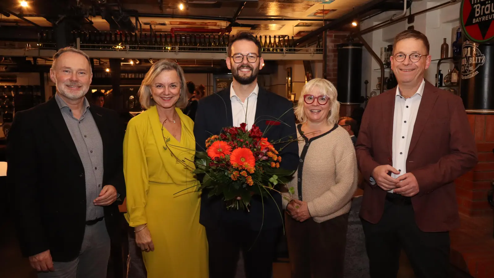 Auf dem Foto (v.l.n.r.): Thomas Bauske (Fraktionsvorsitzender), Dr. Beate Kuhn (Stellv. Fraktionsvorsitzende), Dr. Andreas Zippel (Oberbürgermeisterkandidat), Susan Gilster (Stellv. Parteivorsitzende), Prof. Dr. Jörg Reutershan (Parteivorsitzender) (Foto: SPD Bayreuth)