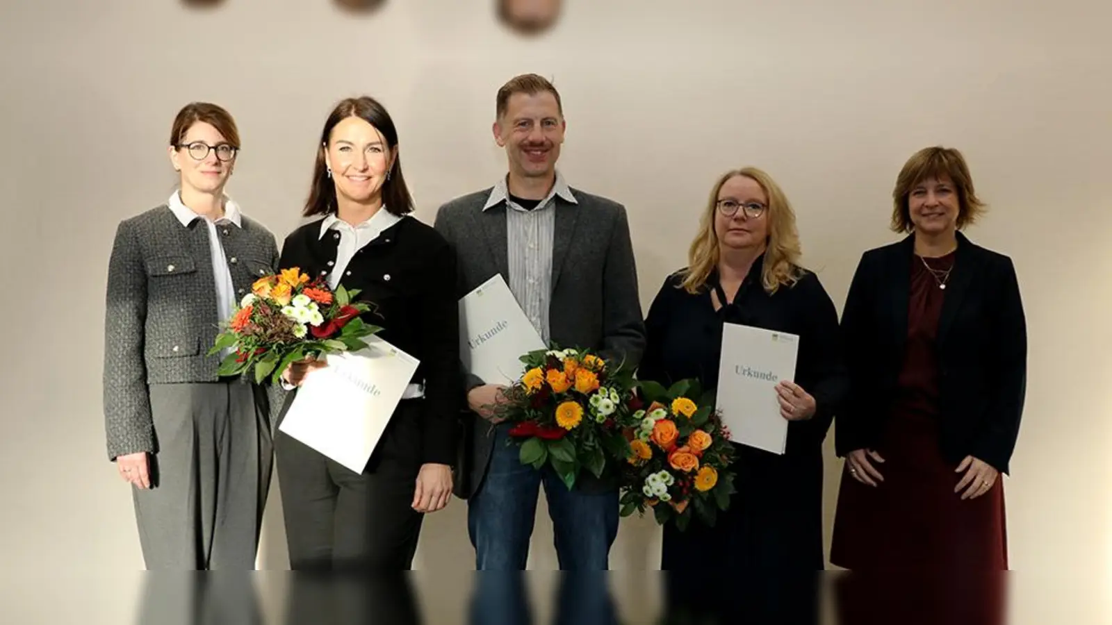 V.l.: Kristine Knaus, Leiterin Abteilung Personal, Tina Hacker, Patrick Eckert, Silke Leichsenring, Sandra Naether, Mitglied<br>der Geschäftsführung der Deutschen Rentenversicherung Nordbayern.  (Foto: Deutsche Rentenversicherung Nordbayern )
