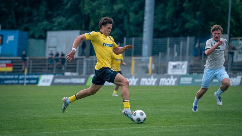 Patrick Scheder (am Ball) erzielte den 1:1-Ausgleich für die SpVgg Bayreuth im Test gegen Carl Zeiss Jena. (Foto: SpVgg Bayreuth/Simon Helfensdörfer)