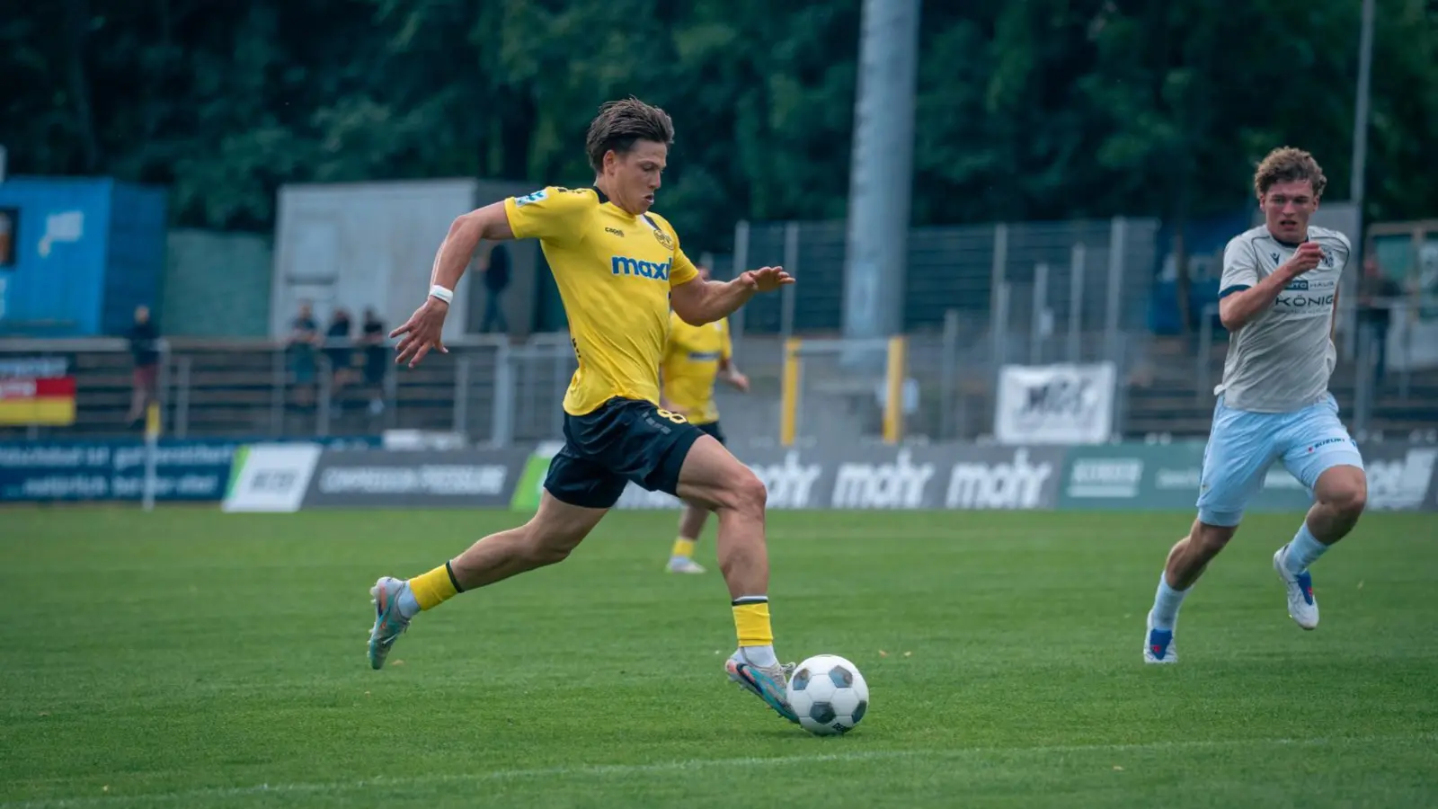 Patrick Scheder (am Ball) erzielte den 1:1-Ausgleich für die SpVgg Bayreuth im Test gegen Carl Zeiss Jena. (Foto: SpVgg Bayreuth/Simon Helfensdörfer)
