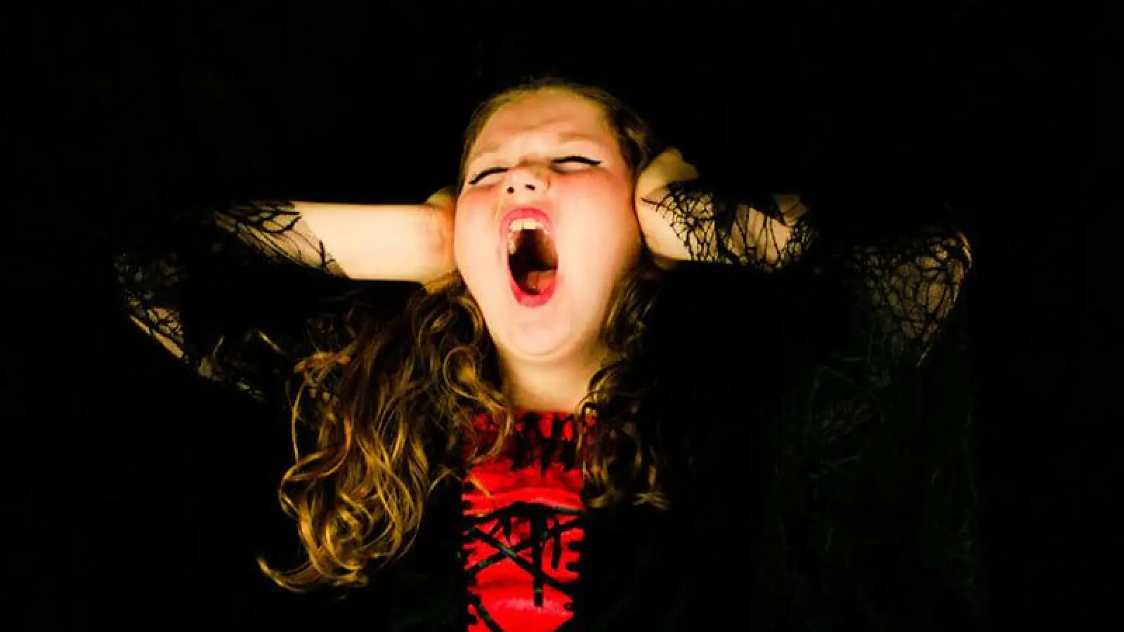 Hyperaktivität schreiendes Mädchen Ohren zuhalten Foto pixabay (Foto: pixabay)