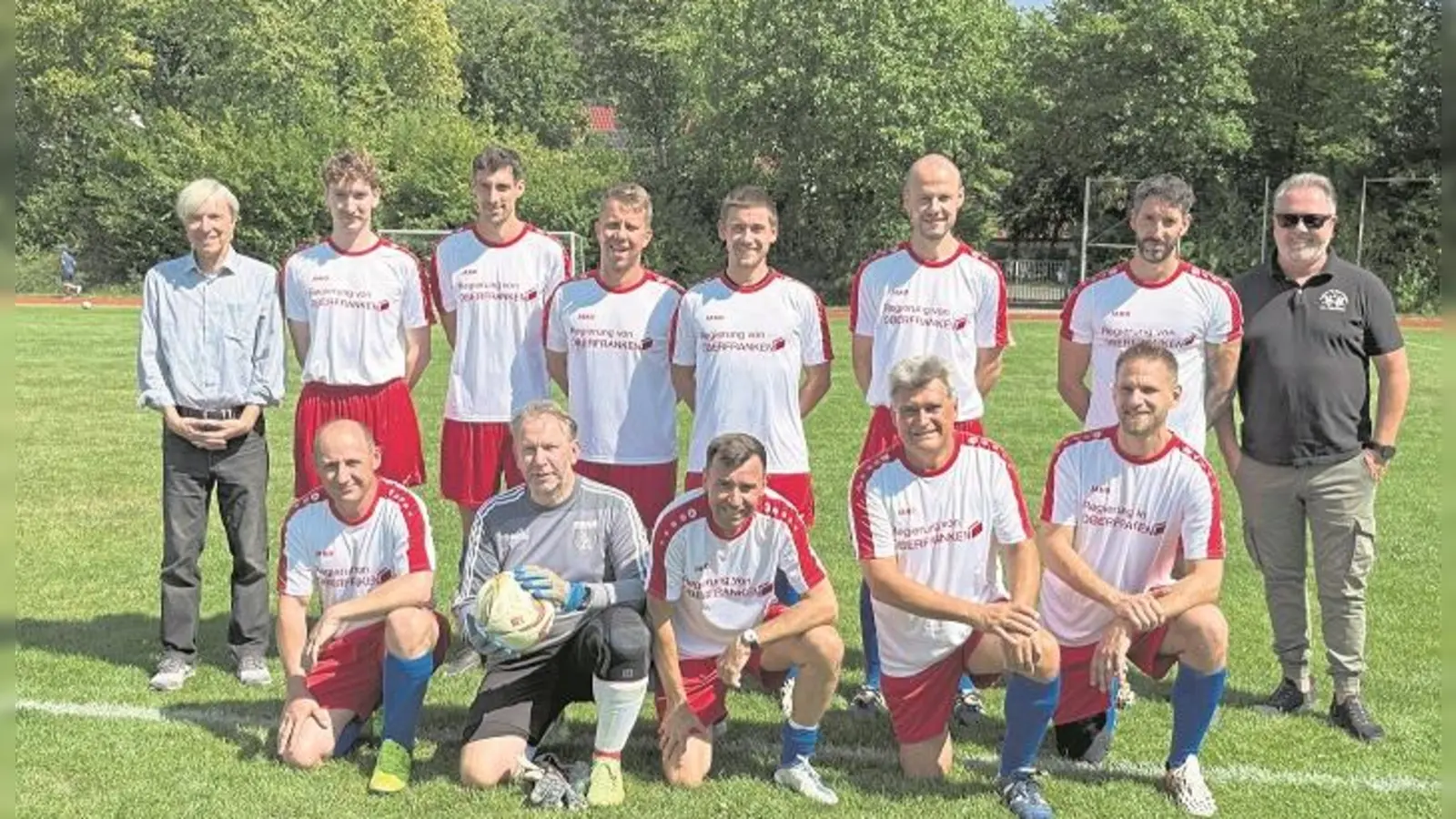 Das Team der Regierung von Oberfranken mit Regierungsvizepräsident Thomas Engel (li.) und Teamorganisator Peter Stollberg (r.). (Foto: red )