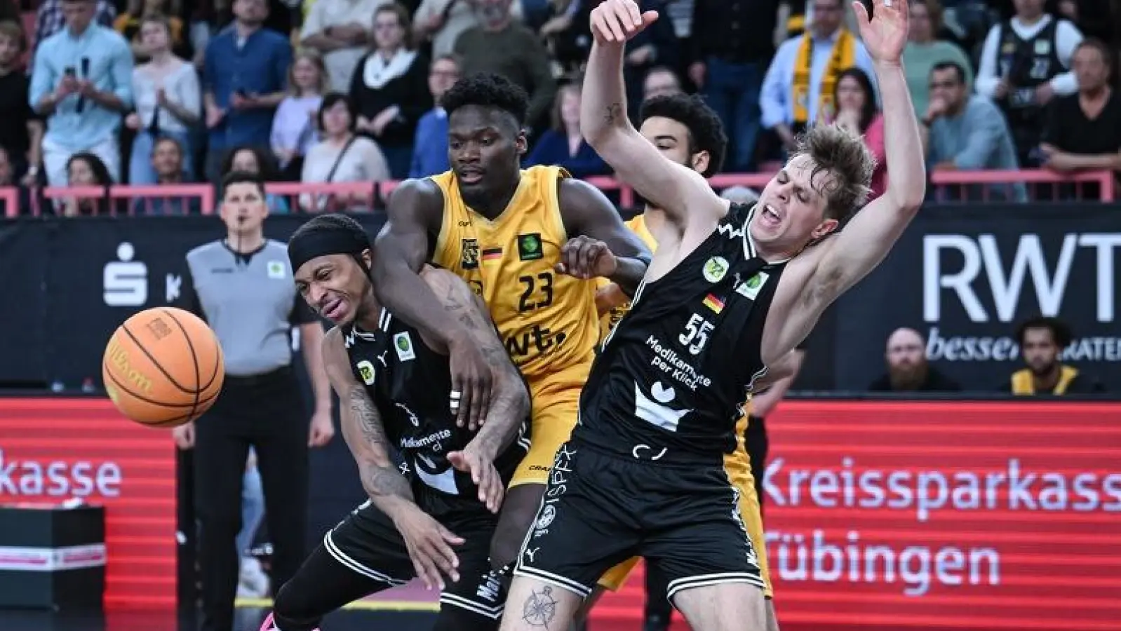 Einen harten Kampf lieferten sich die Tigers Tübingen und der BBC Bayreuth heute Abend in der ProA. (Foto: Pressefoto ULMER)