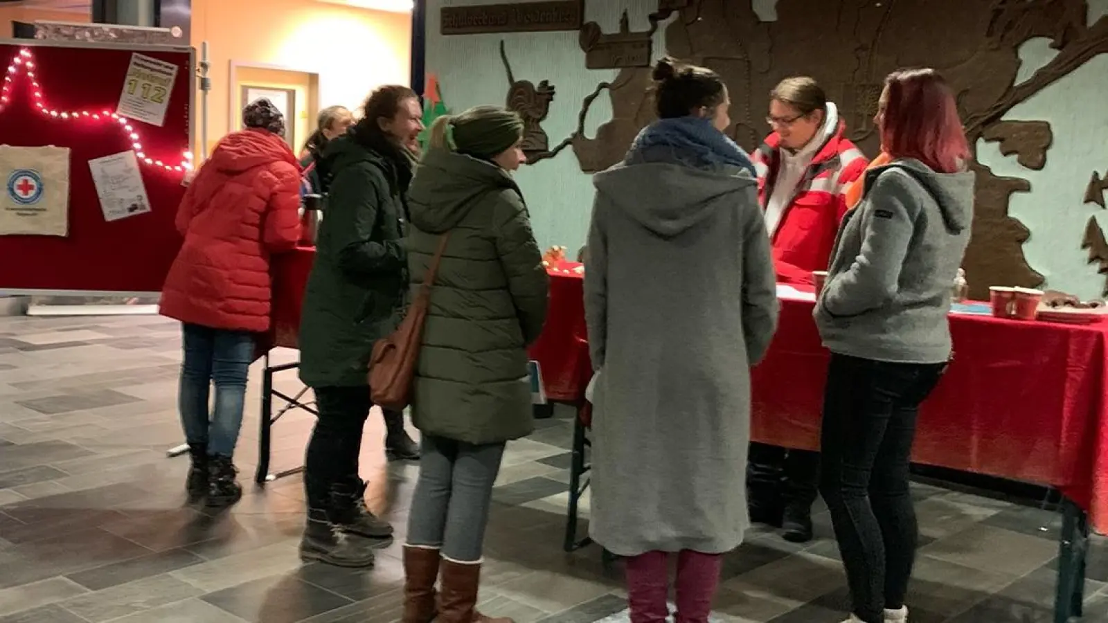 Die Interessierten der neuen Ortsgruppe der Weidenberger Wasserwacht bei einem Infotreffen. (Foto: red)