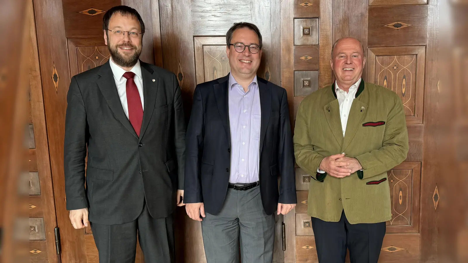 Regierungspräsident Florian Luderschmid unterstützt die Bemühungen des Kulturforums, die „fränkischen Jahre“ Alexander von Humboldts stärker in das Bewusstsein zu rücken. (Foto: Alexander von Humboldt-Kulturforum Franken e. V.)