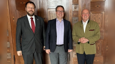 Regierungspräsident Florian Luderschmid unterstützt die Bemühungen des Kulturforums, die „fränkischen Jahre“ Alexander von Humboldts stärker in das Bewusstsein zu rücken. (Foto: Alexander von Humboldt-Kulturforum Franken e. V.)