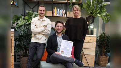 v.l.n.r.: Andreas Schmidt, David Eder und Dr. Petra Beermann (Foto:  Institut für Entrepreneurship und Innovation/UBT)