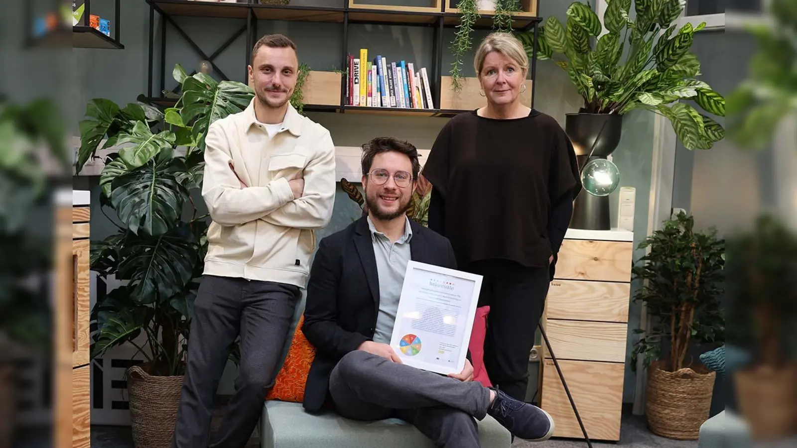 v.l.n.r.: Andreas Schmidt, David Eder und Dr. Petra Beermann (Foto:  Institut für Entrepreneurship und Innovation/UBT)