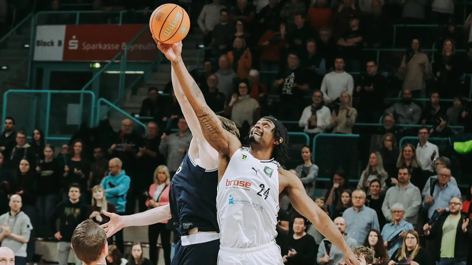 Aaron Carver beim 76:71 des BBC Bayreuth am 3. Februar. (Foto: Ochsenfoto.de)