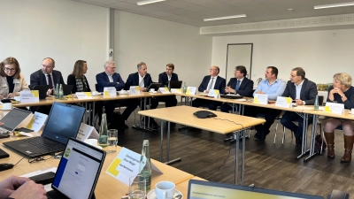 Die Stadtoberhäupter der Kommunen des Sächsisch-Bayerischen Städtenetzes haben bei ihrem jüngsten Treffen in Plauen eine zügige und gleichzeitige Brückensanierung sowie Elektrifizierung der Franken-Sachsen-Magistrale gefordert.  (Foto: Stadt Plauen)