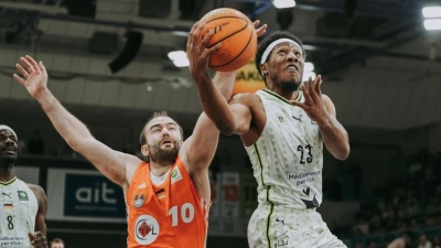 Ein Statement in Sachen Klassenerhalt setzte der BBC Bayreuth (im Bild KeVaughn Allen, am Ball) gegen RASTA Vechta II. (Foto: Thorsten Ochs/ochsenfoto.de)