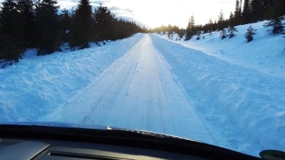 Autofahren im Winter verlangt besondere Aufmerksamkeit. (Foto: ampnet)