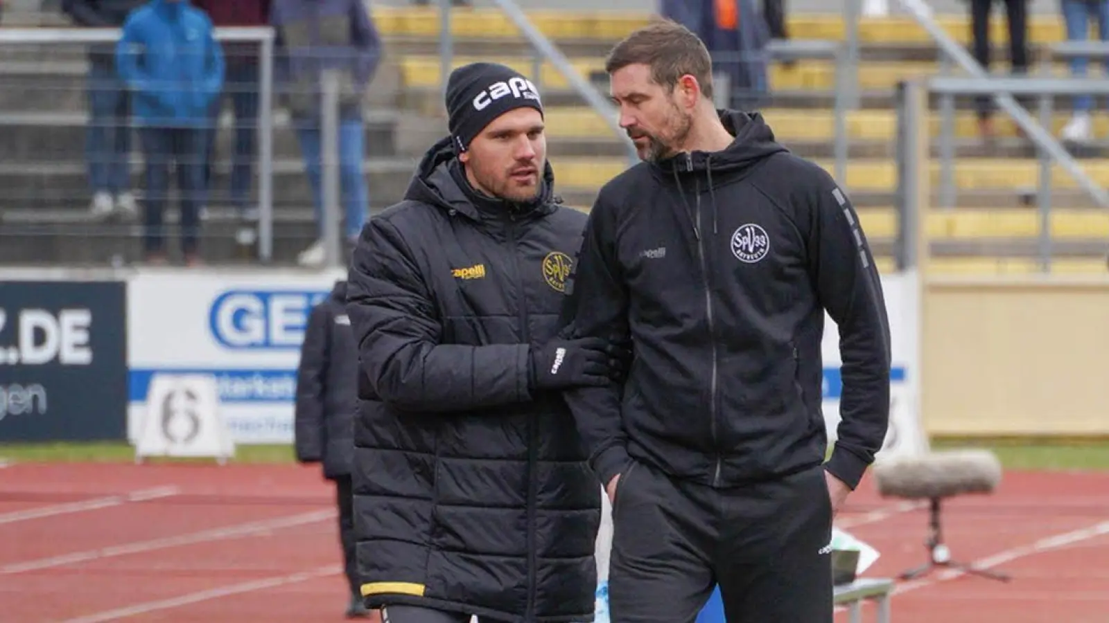 Interimstrainer Julian Kolbeck und sein Vorgänger Thomas Kleine. (Foto: Dörfler)