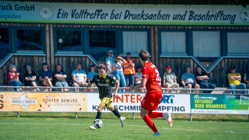 Eine bessere Chancenverwertung als beim jüngsten Spiel in Buchbach (Bild) mahnt Altstadt-Cheftrainer Lukas Kling für die Partie am Freitag Abend gegen Burghausen an. (Foto: SpVgg Bayreuth/Simon Helfensdörfer)