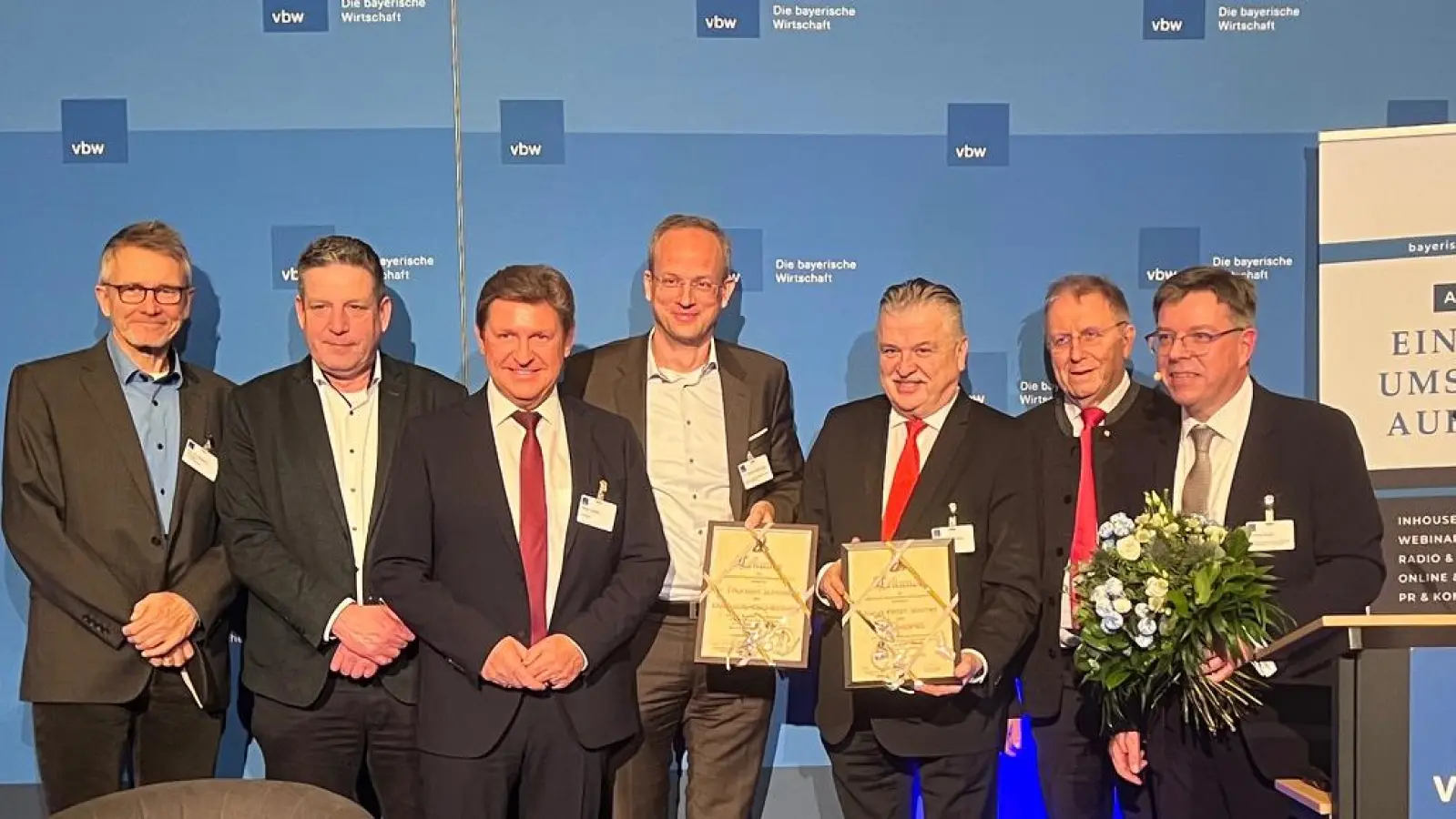 V.l.: Akademie-Vorstandsmitglied Professor Stephan Clemens, VBW-Bezirkschef Patrick Püttner, MdL Rainer Ludwig, aktueller Wirth-Preisträger Thorsten Schmiege, früherer Preisträger und Kulmbacher Landrat Klaus Peter Söllner, Bezirkstagspräsident Henry Schramm und Akademie-Geschäftsführer Thomas Nagel.  (Foto: W.Munzert)