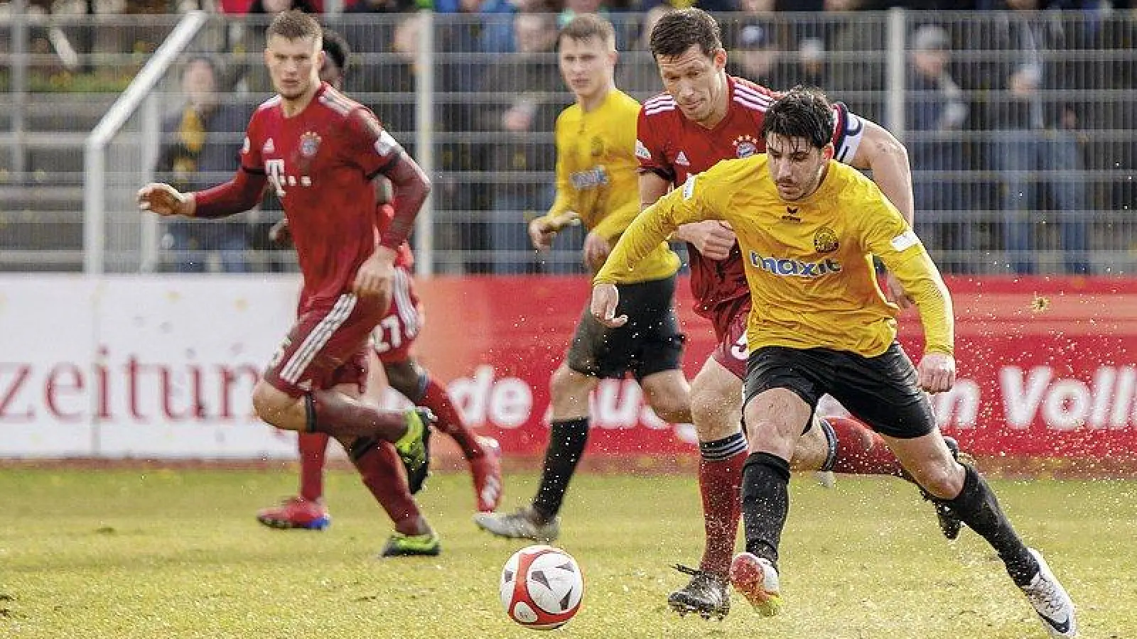 Marcel Schiller (rechts) erzielte im Spiel gegen die zweite Mannschaft des FC Bayern München beide Treffer für die Altstadt, Foto: SpVgg Bayreuth (Foto: inBayreuth.de)