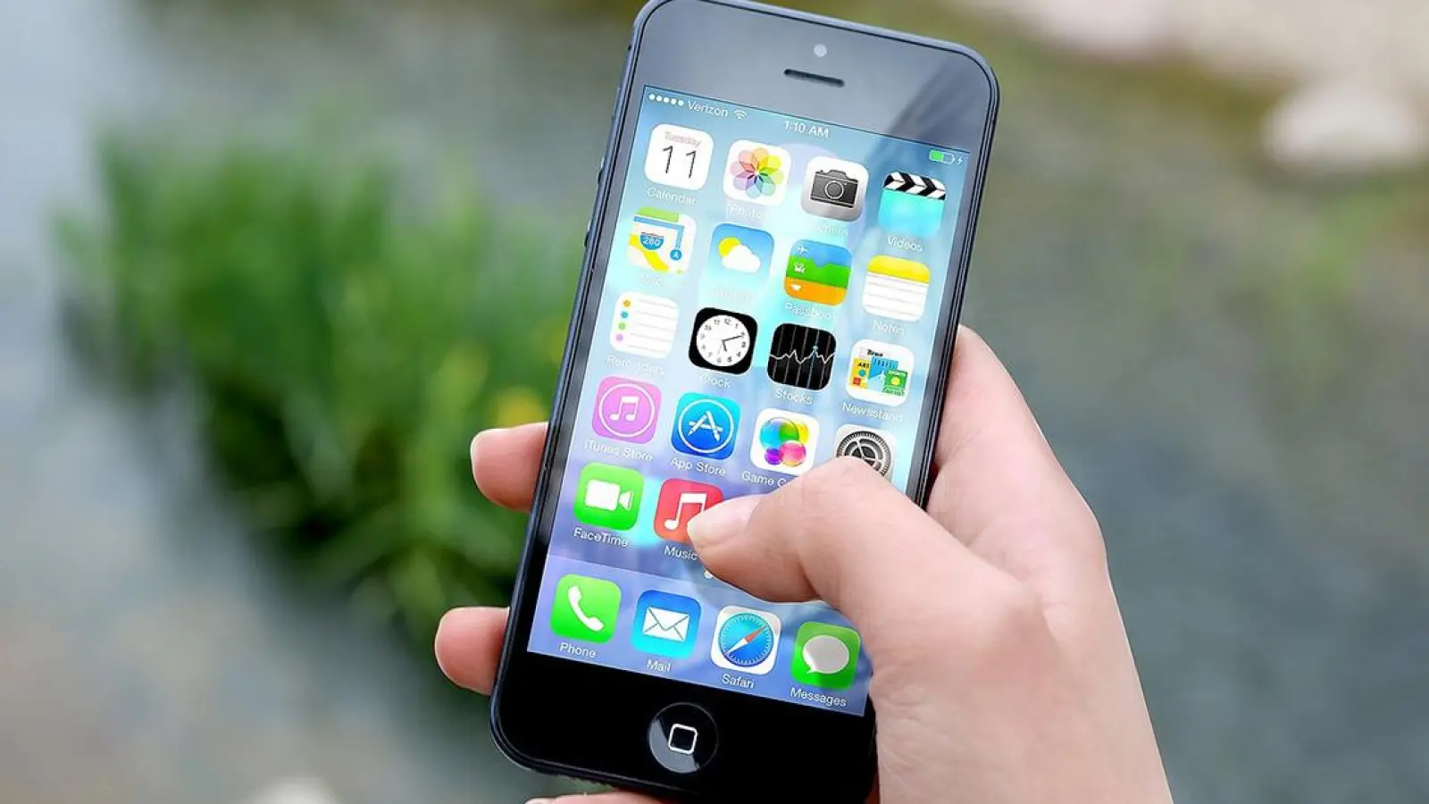 Katastrophenalarm in Deutschland: Cell Broadcast und Nina-App könnten sich auf Smartphones melden. (Foto: pixabay/JESHOOTS-com)