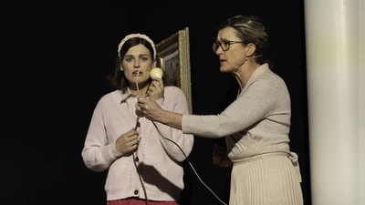 Die Premiere von „Die acht Frauen” von Theo Rauch im KulturQuartier Bayreuth (Foto: KulturQuartier Bayreuth)