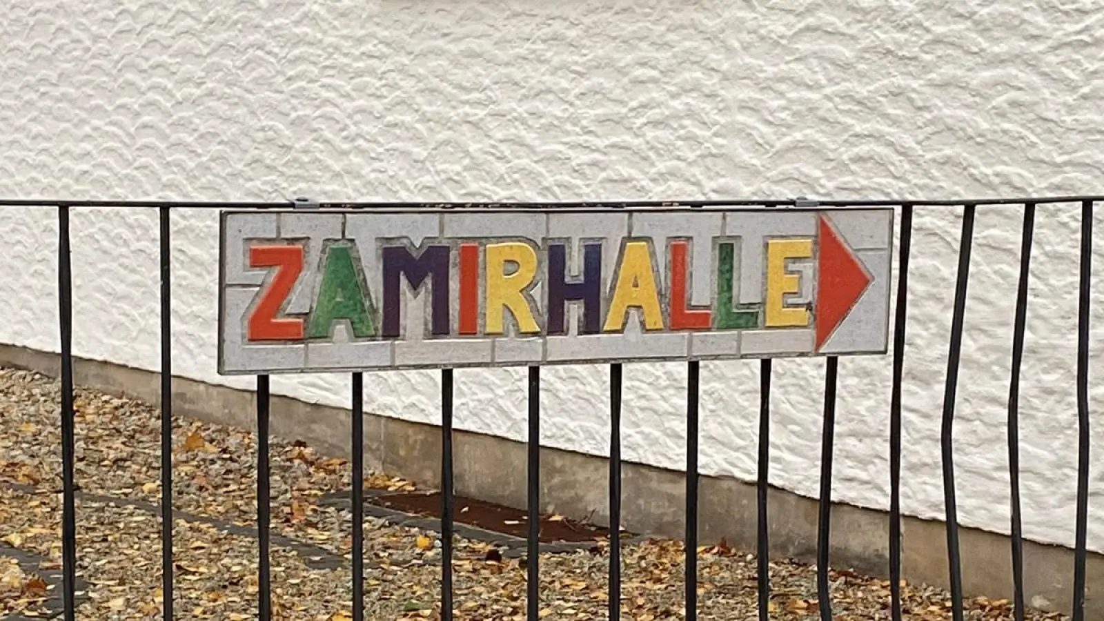 Der Zamirchor stimmt sich auf die Weihnachtszeit ein. (Foto: Lenkeit)