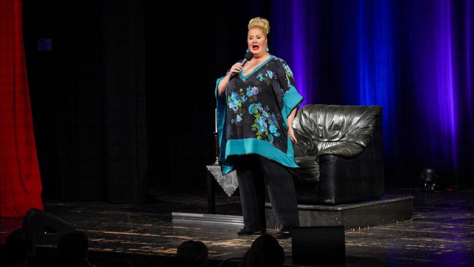 Humor und Selbstironie Daphne de Luxe im Zentrum (Bildergalerie