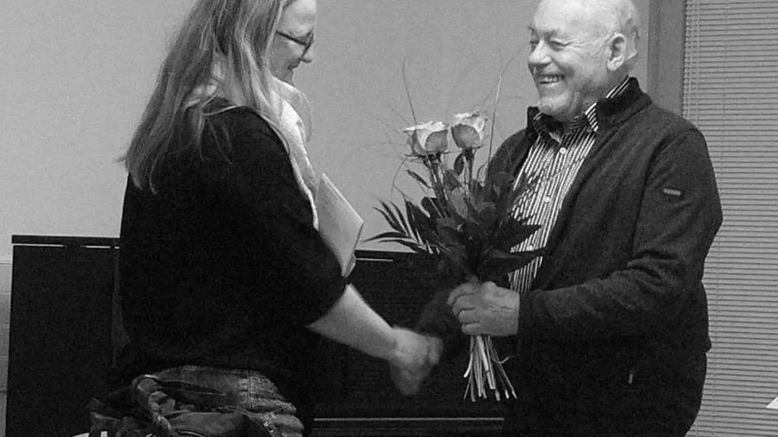 Gerhard Gollner gratuliert seiner Nachfolgerin Angela Lutz. (Foto: Christel Gollner)