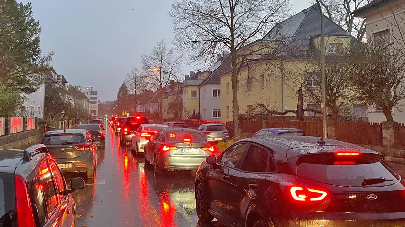 Umleitung stadteinwärts: Über Weiherstraße und Hofer Straße durch die Meistersingerstraße (im Bild). (Foto: Lenkeit)