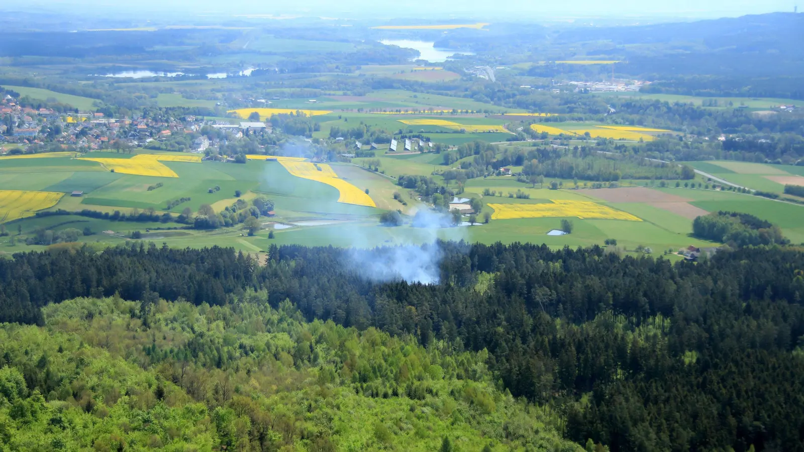 (Ersteller: Peter Stollberg, Regierung von Oberfranken)Waldbrandgefahr: Beobachtungsflug über einem oberfränkischen Waldgebiet. (Foto: inBayreuth.de)