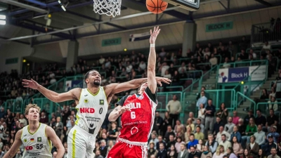 Neuzugang Kyle Sturdivant (Mitte, Trikotnummer 0, hier im Spiel gegen die RheinStars Köln) hat in seinen bisherigen vier Einsätzen für den BBC Bayreuth überzeugt. (Foto: ochsenfoto.de/Thorsten Ochs)