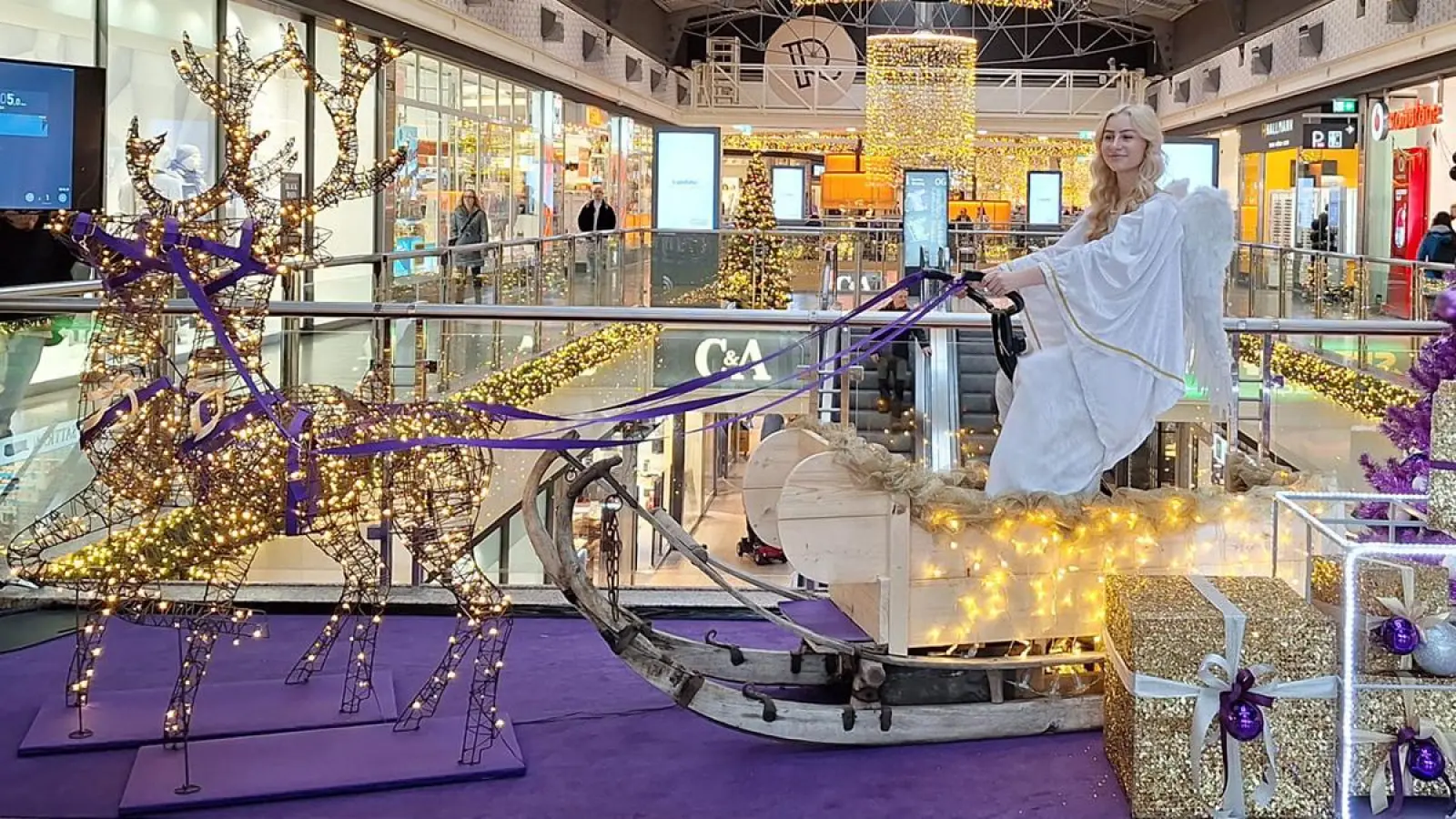 Ein Rentier mit Pedale: Ab Mittwoch im Rotmain-Center. (Foto: Rotmain-Center Bayreuth)