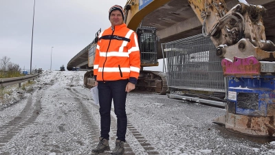 Thomas Pfeifer, Bayreuther Dienststellenleiter der Autobahn GmbH auf dem Reststück von Rampe 4. Das wird kommende Woche ebenfalls abgerissen. (Foto: Lenkeit)