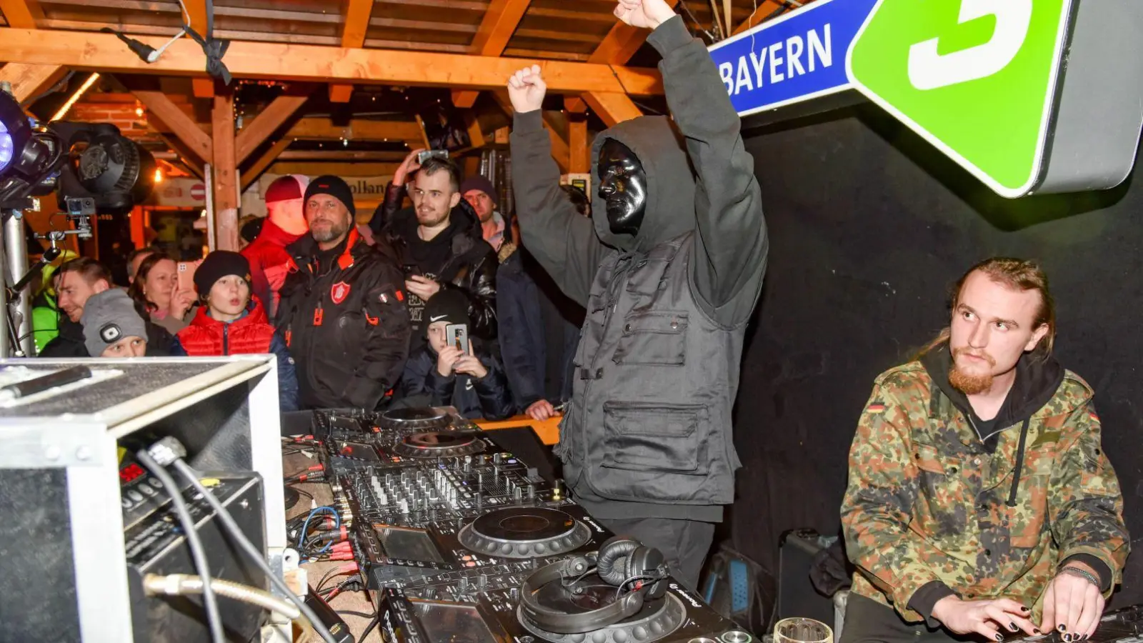 DJ Glockenbach im Bayreuther Winterdorf (Bildergalerie) (Foto: Stefan Dörfler)