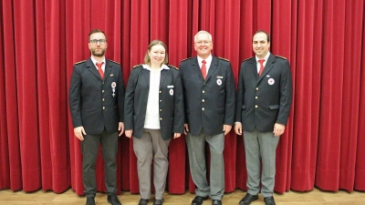 Florian Kristek (stv. BRK-Bezirksbereitschaftsleiter Ober und Mittelfranken), Daniela Neudert (Jugendwartin BRK-Kreisverband Bayreuth), Bernd Neukam (Kreisbereitschaftsleiter BRK-Bayreuth) und Mischa Nietfeld (erster stv. Kreisbereitschaftsleiter BRK-Bayreuth).  (Foto: Tobias Schif / BRK-Bayreuth)
