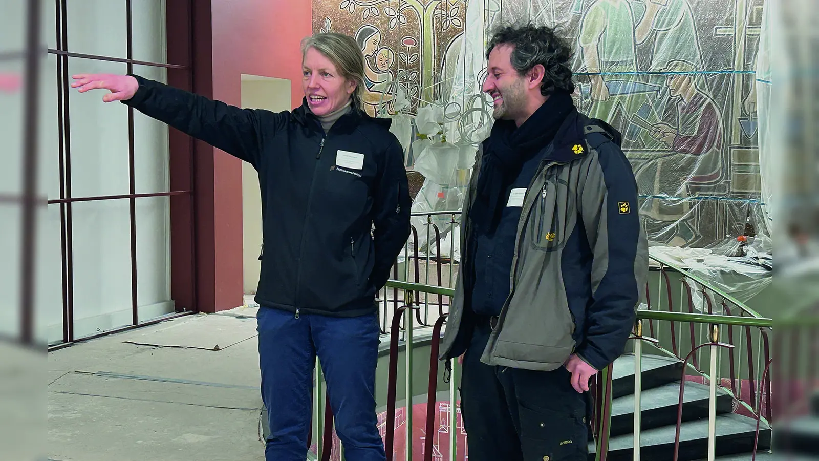 Judith Konnerth und Dr. Björn Rodday führen die Besucher durch die Baustelle Friedrichsforum. (Foto: gmu)