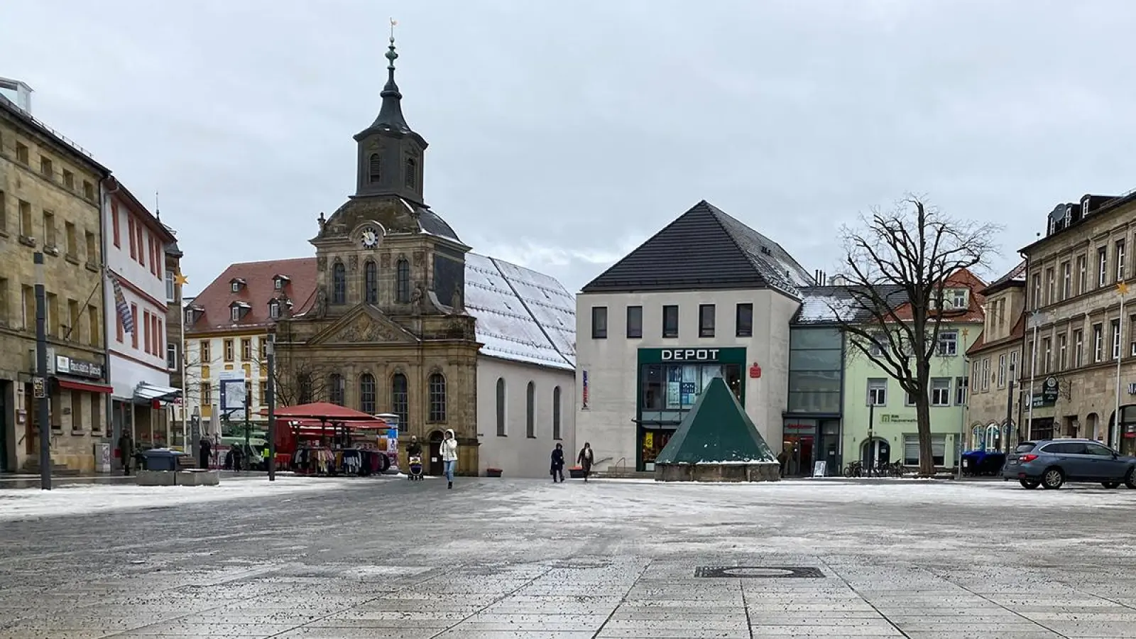 Entspannte Ruhe auf dem Stadtparkett am Montagvormittag. Das dürfte sich am Nachmittag ändern. (Foto: jle)