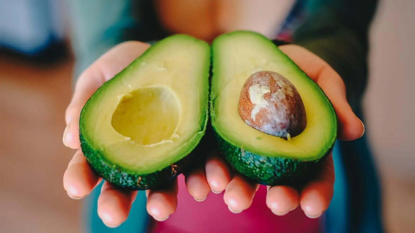 Eine aufgeschnittene Avocado: Es gibt einen Vortrag über die ersten lokalen Vegetarier geben. (Foto: jle)